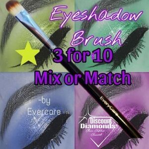 Applicator Brush for Applying Concealer, Blush, Eyeshadow, & Finisher